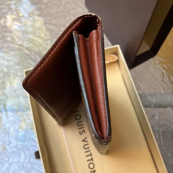 Authentic Louis Vuitton Monogram Bi Fold Wallet